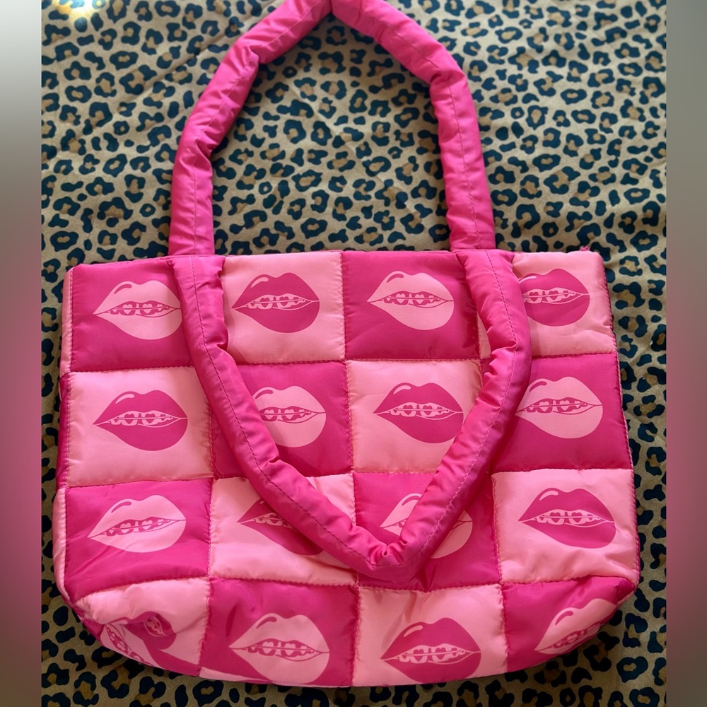 Pink Puffer Tote With Lips Pattern - Picture 4 of 8
